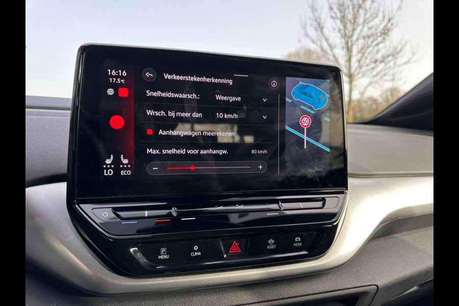 Volkswagen ID.4 First 77 kWh | SOH: 88,9% | Trekhaak | Leder Alcantara | Adaptive CC |