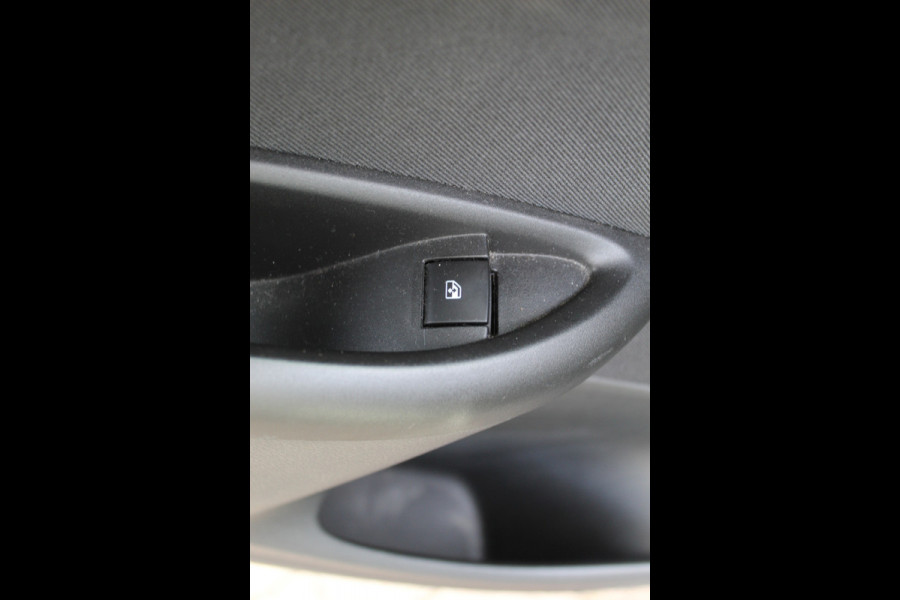 Opel Astra 1.0 Turbo Online Edition 5deurs , zeer nette auto Climate control , Cruise control , Navigatie , Bluetooth Parkeersensoren achter en voor