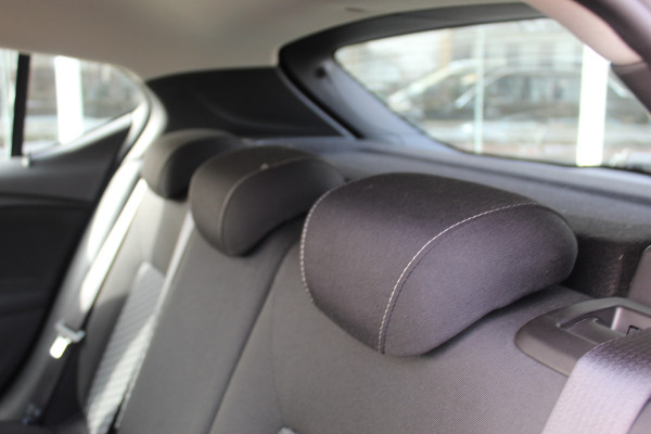 Opel Astra 1.0 Turbo Online Edition 5deurs , zeer nette auto Climate control , Cruise control , Navigatie , Bluetooth Parkeersensoren achter en voor