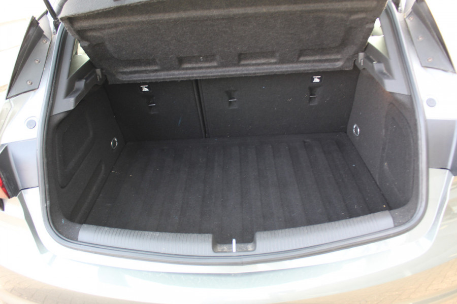 Opel Astra 1.0 Turbo Online Edition 5deurs , zeer nette auto Climate control , Cruise control , Navigatie , Bluetooth Parkeersensoren achter en voor