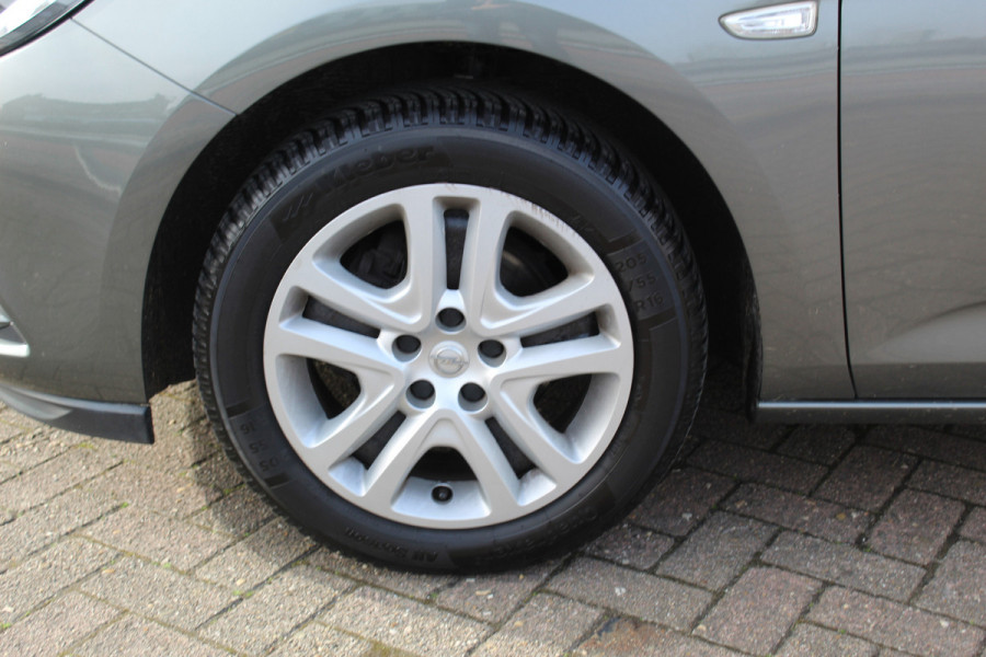 Opel Astra 1.0 Turbo Online Edition 5deurs , zeer nette auto Climate control , Cruise control , Navigatie , Bluetooth Parkeersensoren achter en voor