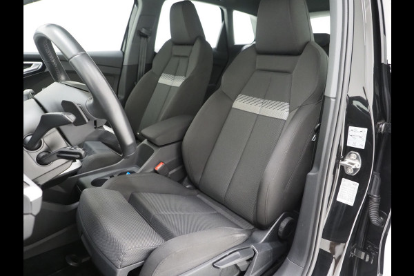 Audi Q4 e-tron 40 Edition 82 kWh | Stoelverwarming | Cruise | Climate | Carplay | Zwarte Hemel | DAB | PDC