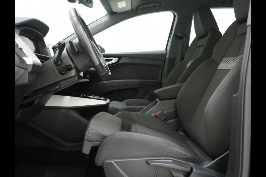 Audi Q4 e-tron 40 Edition 82 kWh | Stoelverwarming | Cruise | Climate | Carplay | Zwarte Hemel | DAB | PDC
