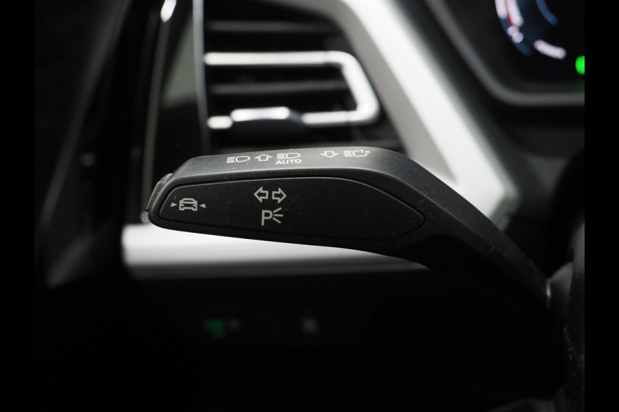 Audi Q4 e-tron 40 Edition 82 kWh | Stoelverwarming | Cruise | Climate | Carplay | Zwarte Hemel | DAB | PDC