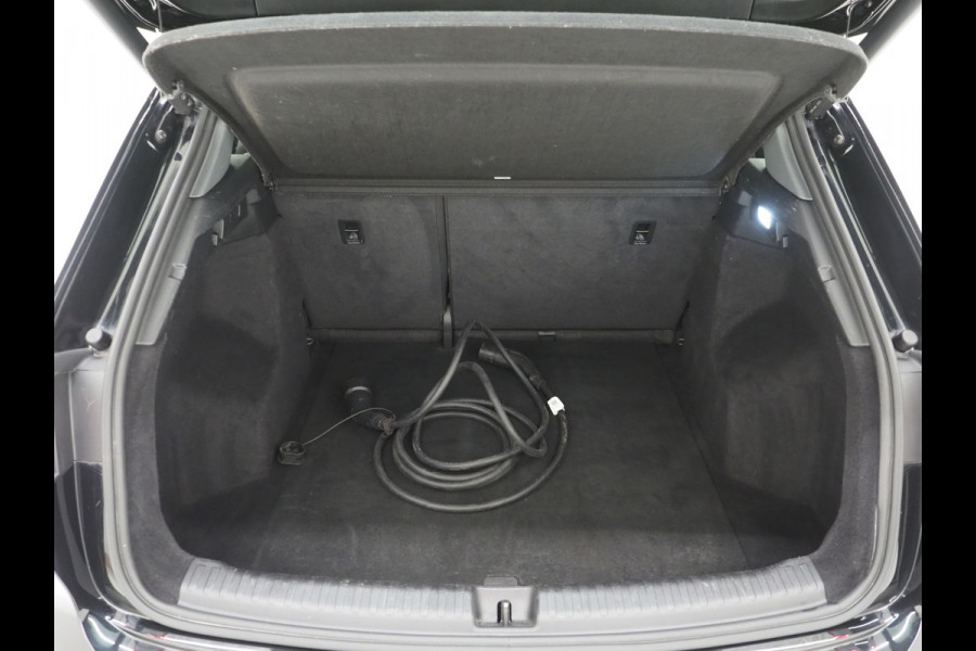 Audi Q4 e-tron 40 Edition 82 kWh | Stoelverwarming | Cruise | Climate | Carplay | Zwarte Hemel | DAB | PDC