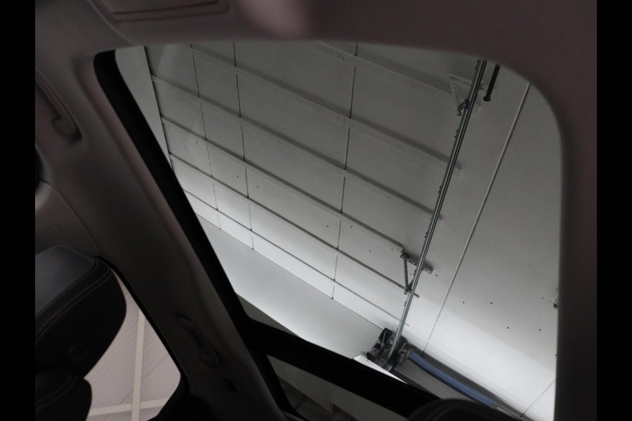 Jaguar F-Pace 2.0 R-Sport AWD 25t | Panoramadak | Leder | Stoelverwarming | Bi-Xenon | Camera | Navigatie | 20'' | Meridian Surround | Bluetooth | Cruise control | Parkeerhulp | Climate control