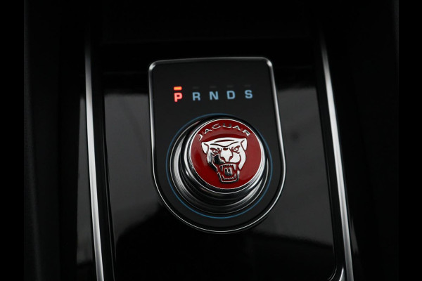 Jaguar F-Pace 2.0 R-Sport AWD 25t | Panoramadak | Leder | Stoelverwarming | Bi-Xenon | Camera | Navigatie | 20'' | Meridian Surround | Bluetooth | Cruise control | Parkeerhulp | Climate control