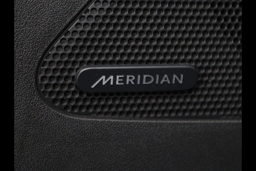 Jaguar F-Pace 2.0 R-Sport AWD 25t | Panoramadak | Leder | Stoelverwarming | Bi-Xenon | Camera | Navigatie | 20'' | Meridian Surround | Bluetooth | Cruise control | Parkeerhulp | Climate control