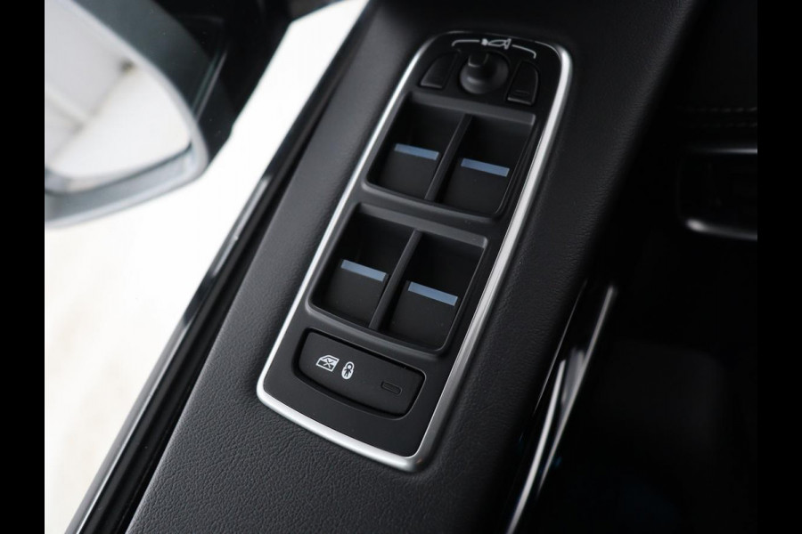 Jaguar F-Pace 2.0 R-Sport AWD 25t | Panoramadak | Leder | Stoelverwarming | Bi-Xenon | Camera | Navigatie | 20'' | Meridian Surround | Bluetooth | Cruise control | Parkeerhulp | Climate control