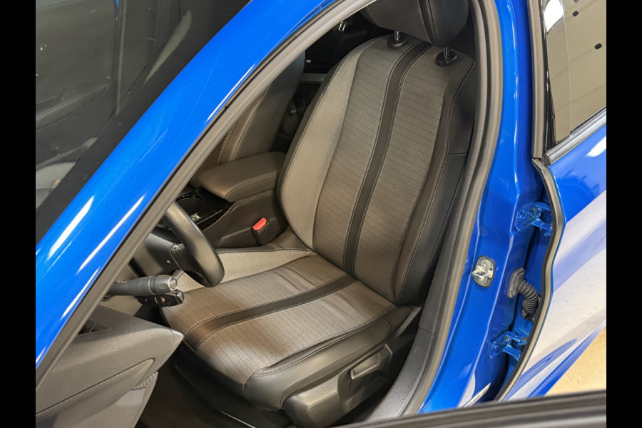Peugeot e-208 EV Allure 50 kWh | Panoramadak | Camera | Apple Carplay | Draadloze lader