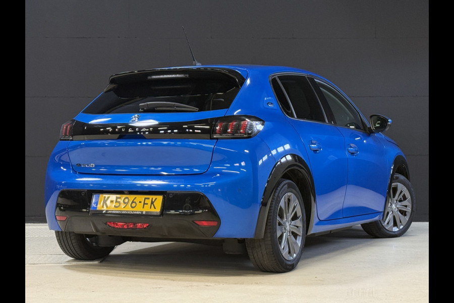 Peugeot e-208 EV Allure 50 kWh | Panoramadak | Camera | Apple Carplay | Draadloze lader
