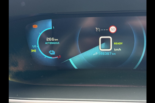 Peugeot e-208 EV Allure 50 kWh | Panoramadak | Camera | Apple Carplay | Draadloze lader