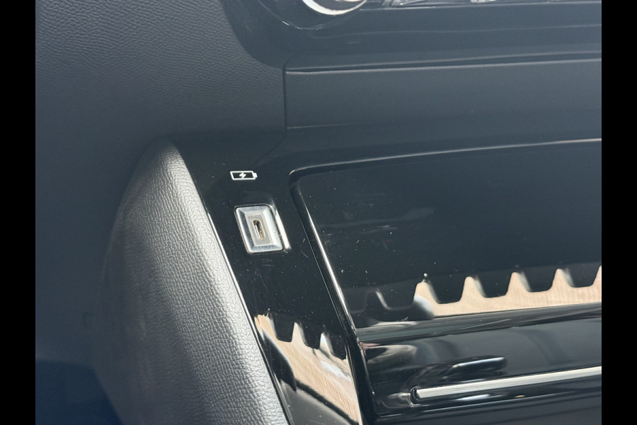 Peugeot e-208 EV Allure 50 kWh | Panoramadak | Camera | Apple Carplay | Draadloze lader