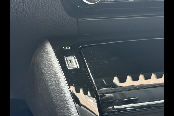 Peugeot e-208 EV Allure 50 kWh | Panoramadak | Camera | Apple Carplay | Draadloze lader