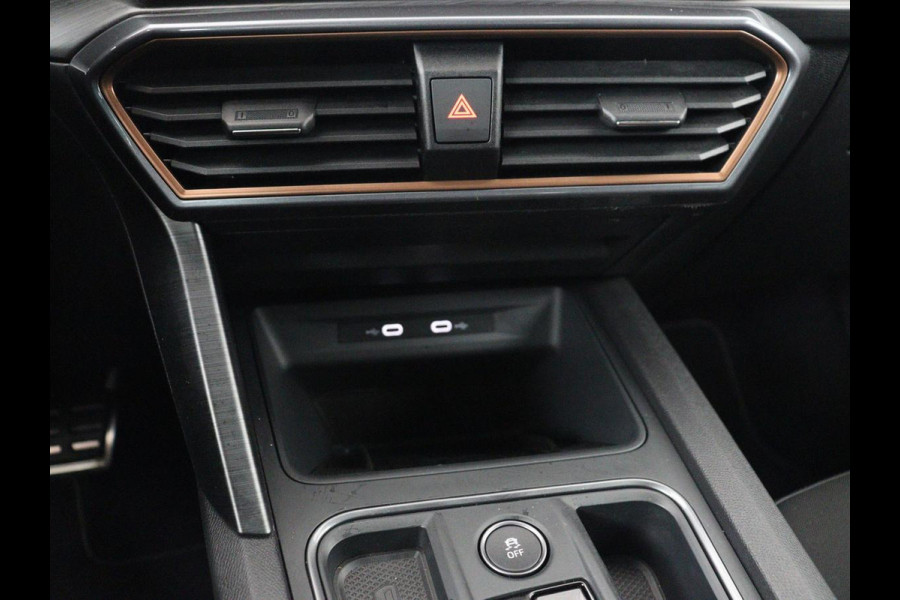 CUPRA Leon 1.4 eHybrid VZ | 245pk | Stoelverwarming | Carplay | Sfeerverlichting | Adaptive cruise | Navigatie | Full LED | Half leder | Stuurverwarming | Camera | Full LED | Keyless | PHEV | Plug In