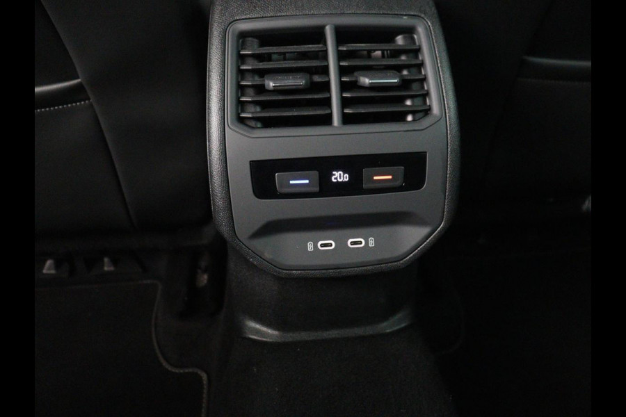 CUPRA Leon 1.4 eHybrid VZ | 245pk | Stoelverwarming | Carplay | Sfeerverlichting | Adaptive cruise | Navigatie | Full LED | Half leder | Stuurverwarming | Camera | Full LED | Keyless | PHEV | Plug In