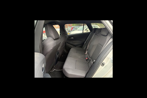 Toyota Corolla Touring Sports 1.8 Hybrid Dynamic Plus | stuur/stoelverwarming | Apple Carplay/Android auto | Navigatie