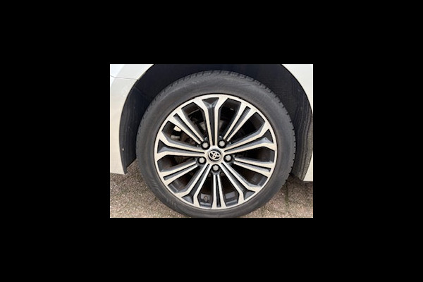 Toyota Corolla Touring Sports 1.8 Hybrid Dynamic Plus | stuur/stoelverwarming | Apple Carplay/Android auto | Navigatie