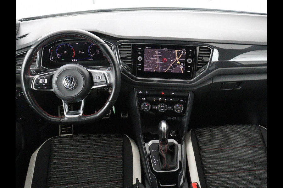 Volkswagen T-Roc 1.5 TSI Sport R Line | Trekhaak | Carplay | Full LED | Navigatie | Virtual Cockpit | Adaptive cruise | Parkeerhulp | 18'' | Climate control | Bluetooth | Getint glas