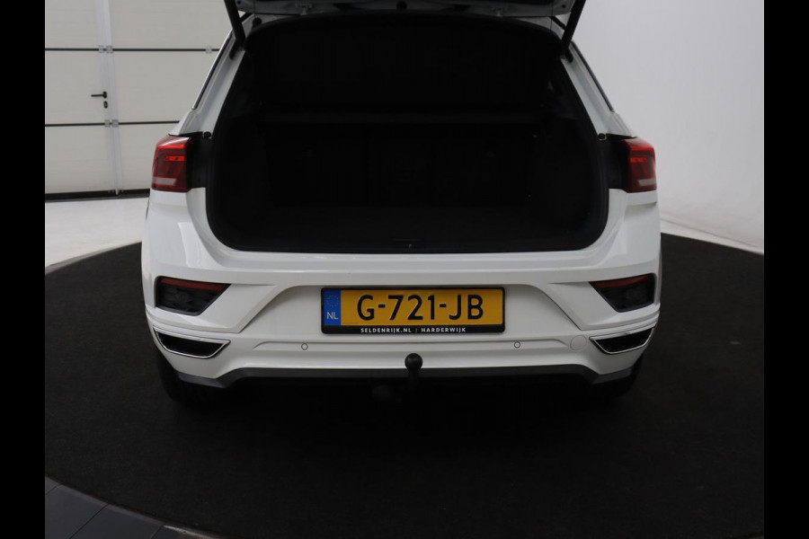 Volkswagen T-Roc 1.5 TSI Sport R Line | Trekhaak | Carplay | Full LED | Navigatie | Virtual Cockpit | Adaptive cruise | Parkeerhulp | 18'' | Climate control | Bluetooth | Getint glas