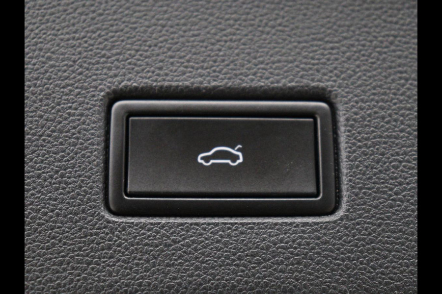 Volkswagen T-Roc 1.5 TSI Sport R Line | Trekhaak | Carplay | Full LED | Navigatie | Virtual Cockpit | Adaptive cruise | Parkeerhulp | 18'' | Climate control | Bluetooth | Getint glas