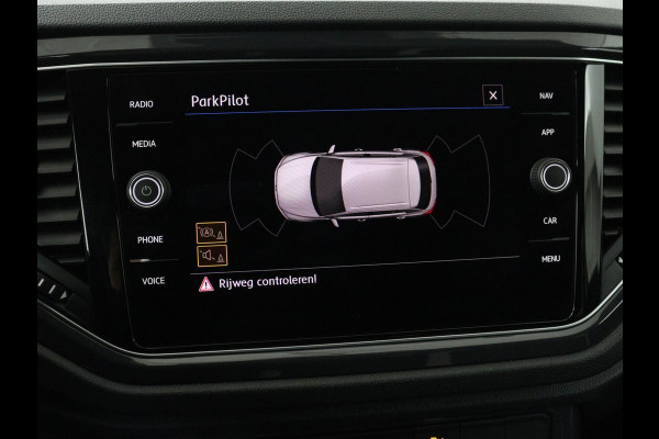 Volkswagen T-Roc 1.5 TSI Sport R Line | Trekhaak | Carplay | Full LED | Navigatie | Virtual Cockpit | Adaptive cruise | Parkeerhulp | 18'' | Climate control | Bluetooth | Getint glas