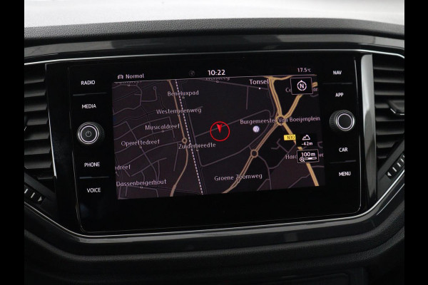 Volkswagen T-Roc 1.5 TSI Sport R Line | Trekhaak | Carplay | Full LED | Navigatie | Virtual Cockpit | Adaptive cruise | Parkeerhulp | 18'' | Climate control | Bluetooth | Getint glas