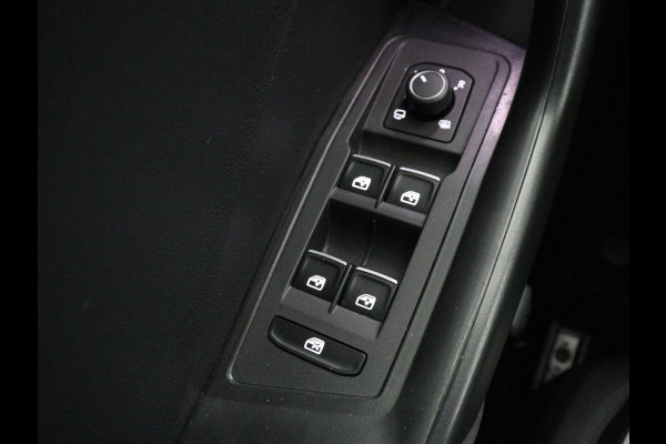 Volkswagen T-Roc 1.5 TSI Sport R Line | Trekhaak | Carplay | Full LED | Navigatie | Virtual Cockpit | Adaptive cruise | Parkeerhulp | 18'' | Climate control | Bluetooth | Getint glas