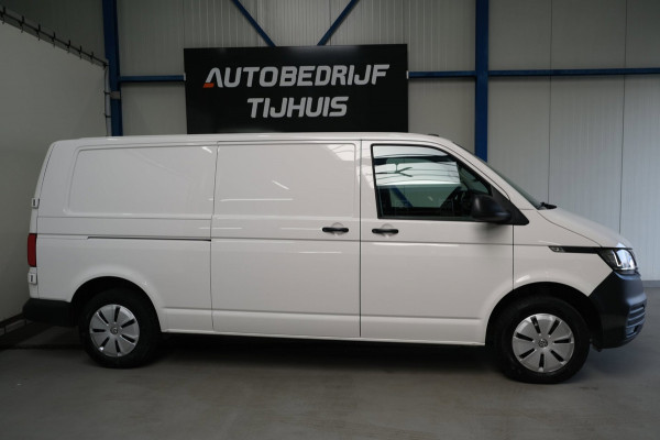 Volkswagen Transporter 2.0 TDI L2H1 28 - N.A.P. Airco, Cruise, Carplay, PDC, Trekhaak.
