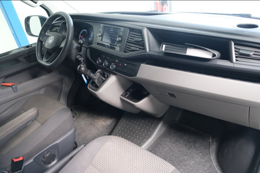 Volkswagen Transporter 2.0 TDI L2H1 28 - N.A.P. Airco, Cruise, Carplay, PDC, Trekhaak.