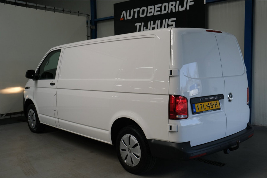 Volkswagen Transporter 2.0 TDI L2H1 28 - N.A.P. Airco, Cruise, Carplay, PDC, Trekhaak.
