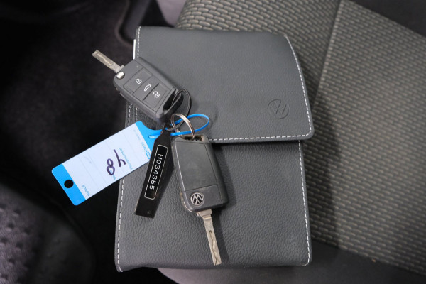 Volkswagen Transporter 2.0 TDI L2H1 28 - N.A.P. Airco, Cruise, Carplay, PDC, Trekhaak.