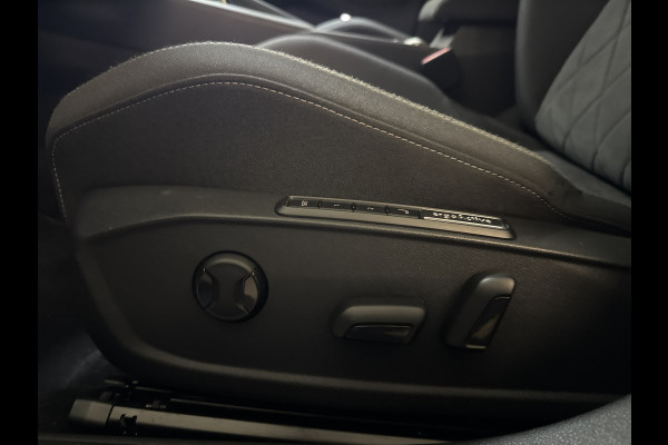 Volkswagen Golf 1.4 eHybrid 204PK DSG STYLE CAMERA/NAVI/STUURVERW.