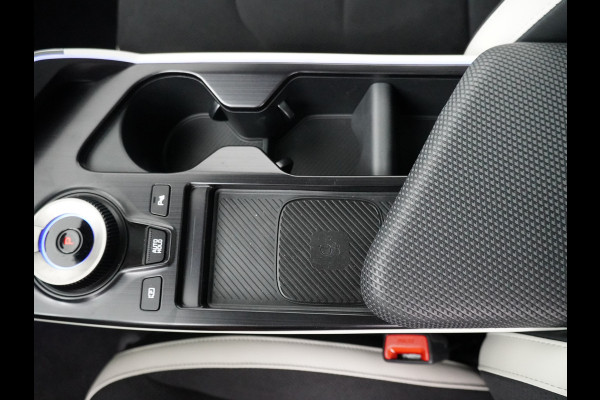 Kia Ev6 GT-Line Business Edition 84 kWh - Stoelverwarming/Ventilatie - GT-Line Design - Led Matrix koplampen - Elektrisch verstelbare voorstoelen met geheugen - Elektrische achterklep - Draadloos Apple Carplay/Android Auto - Fabrieksgarantie tot 10-2033