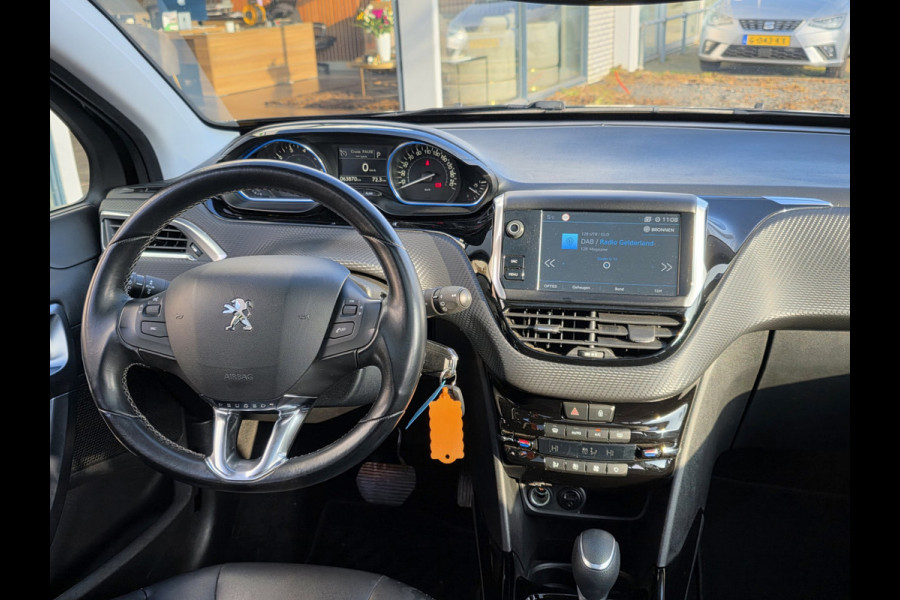 Peugeot 2008 1.2 PureTech Allure Automaat – Panoramadak – Camera – Half-leder
