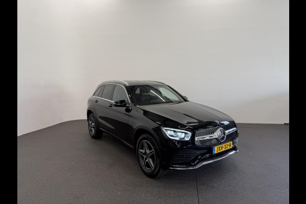 Mercedes-Benz GLC 300e 4MATIC Automaat PHEV AMG Line | Navigatie | Cruise Control | Parkeersensoren | Stoelverwarming | Panorama dak | Matrix LED-koplampen | Virtual Cockpit | Surround-systeem Burmester | Inductielader