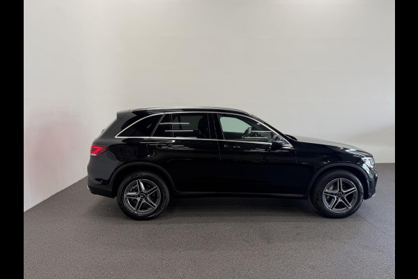Mercedes-Benz GLC 300e 4MATIC Automaat PHEV AMG Line | Navigatie | Cruise Control | Parkeersensoren | Stoelverwarming | Panorama dak | Matrix LED-koplampen | Virtual Cockpit | Surround-systeem Burmester | Inductielader