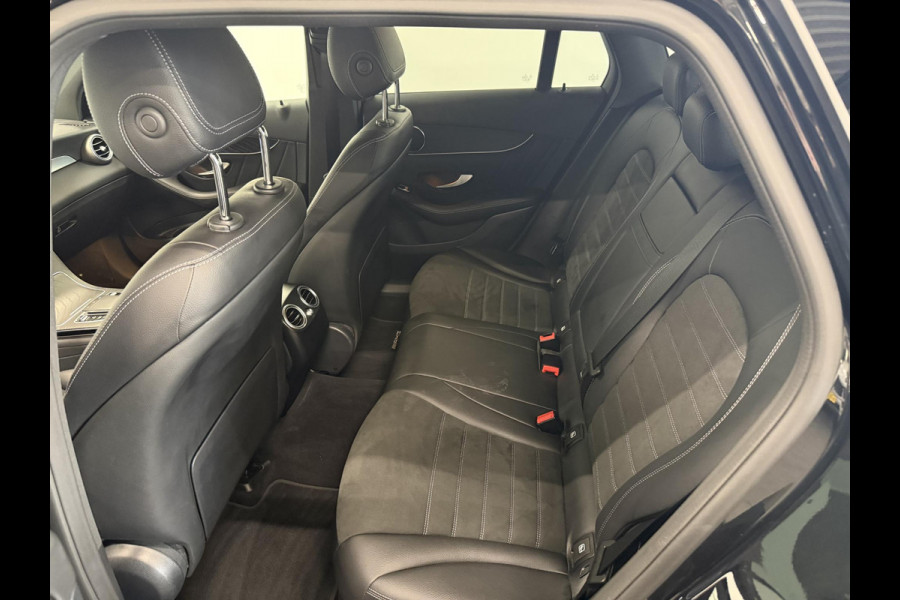 Mercedes-Benz GLC 300e 4MATIC Automaat PHEV AMG Line | Navigatie | Cruise Control | Parkeersensoren | Stoelverwarming | Panorama dak | Matrix LED-koplampen | Virtual Cockpit | Surround-systeem Burmester | Inductielader