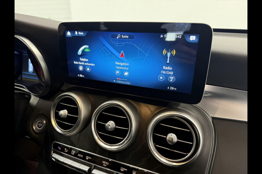 Mercedes-Benz GLC 300e 4MATIC Automaat PHEV AMG Line | Navigatie | Cruise Control | Parkeersensoren | Stoelverwarming | Panorama dak | Matrix LED-koplampen | Virtual Cockpit | Surround-systeem Burmester | Inductielader