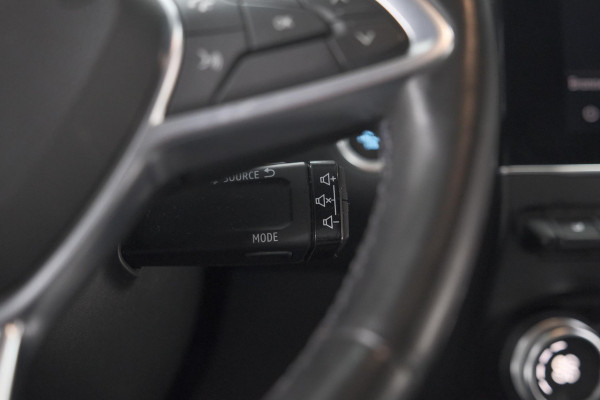 Renault Captur 1.6 E-Tech Plug-in Hybrid 160 Intens | Pack Winter | Apple Carplay | 9.3 Inch Groot Scherm | Parkeersensoren