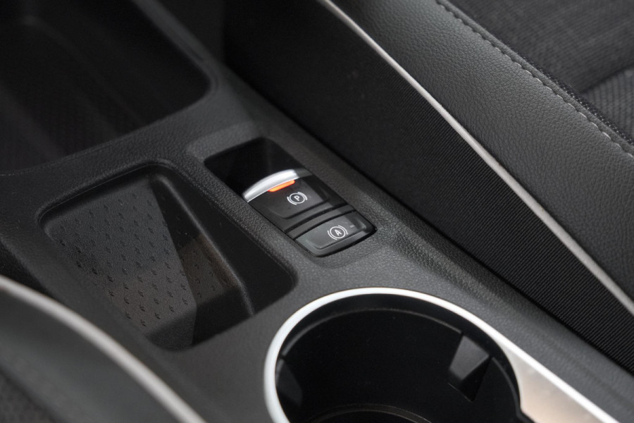 Renault Captur 1.6 E-Tech Plug-in Hybrid 160 Intens | Pack Winter | Apple Carplay | 9.3 Inch Groot Scherm | Parkeersensoren