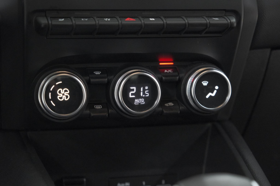 Renault Captur 1.6 E-Tech Plug-in Hybrid 160 Intens | Pack Winter | Apple Carplay | 9.3 Inch Groot Scherm | Parkeersensoren