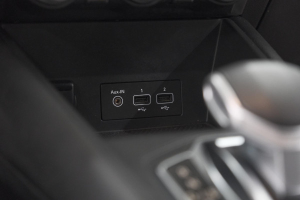 Renault Captur 1.6 E-Tech Plug-in Hybrid 160 Intens | Pack Winter | Apple Carplay | 9.3 Inch Groot Scherm | Parkeersensoren