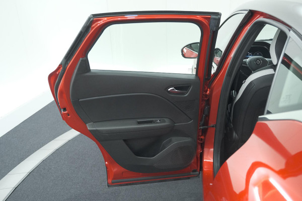 Renault Captur 1.6 E-Tech Plug-in Hybrid 160 Intens | Pack Winter | Apple Carplay | 9.3 Inch Groot Scherm | Parkeersensoren