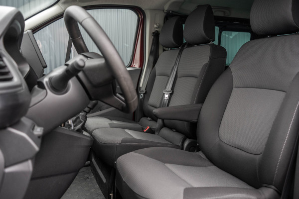 Renault Trafic Blue dCi 150PK | L2H1 | 9-Zits | LED | Camera | Navi | Zijschuifdeur R+L | Cruise | Airco | PDC