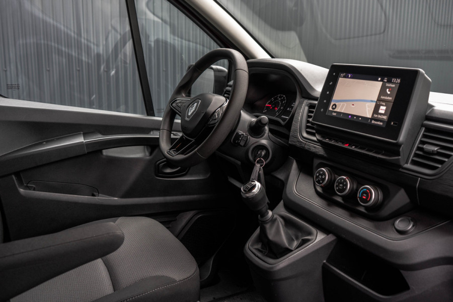 Renault Trafic Blue dCi 150PK | L2H1 | 9-Zits | Incl. BTW/BPM | LED LED | Camera | Navi | Zijschuifdeur R+L | Cruise | Airco | PDC