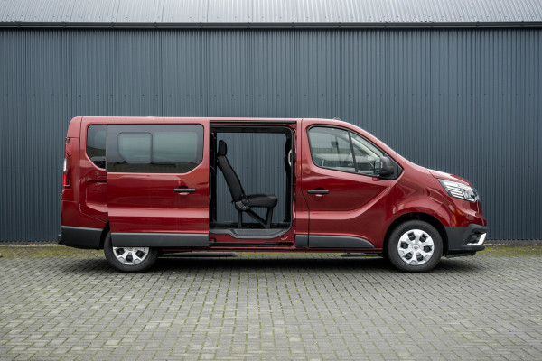 Renault Trafic Blue dCi 150PK | L2H1 | 9-Zits | Incl. BTW/BPM | LED LED | Camera | Navi | Zijschuifdeur R+L | Cruise | Airco | PDC