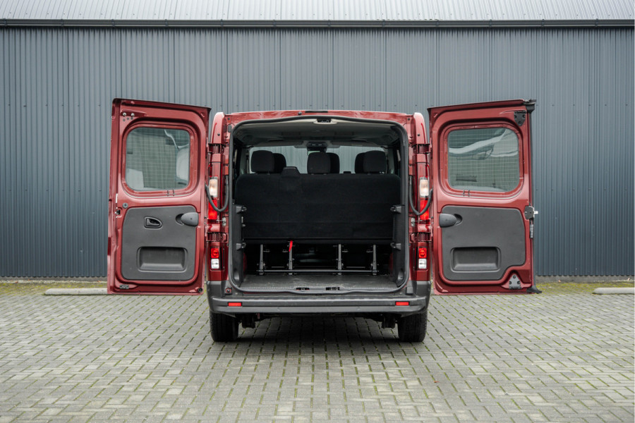 Renault Trafic Blue dCi 150PK | L2H1 | 9-Zits | Incl. BTW/BPM | LED LED | Camera | Navi | Zijschuifdeur R+L | Cruise | Airco | PDC