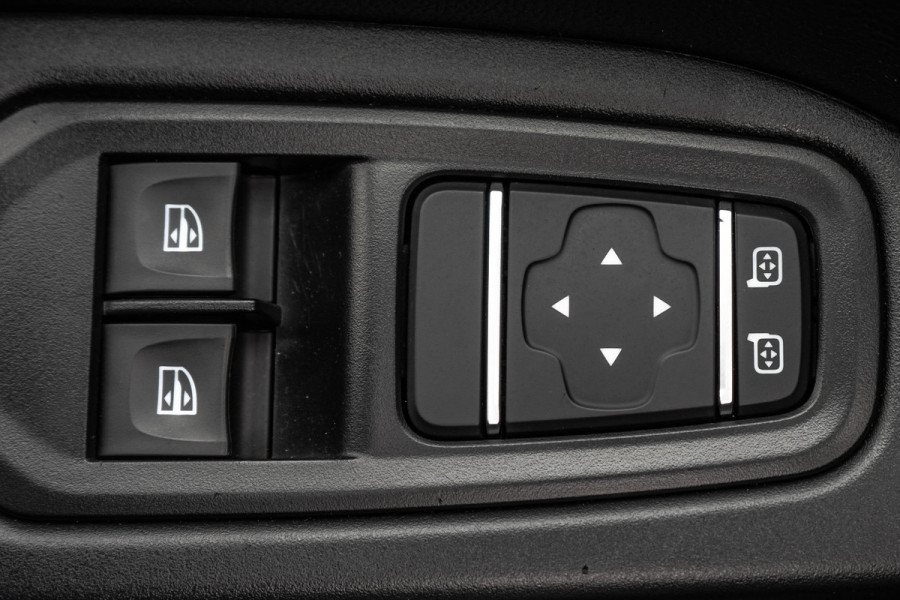 Renault Trafic Blue dCi 150PK | L2H1 | 9-Zits | Incl. BTW/BPM | LED LED | Camera | Navi | Zijschuifdeur R+L | Cruise | Airco | PDC