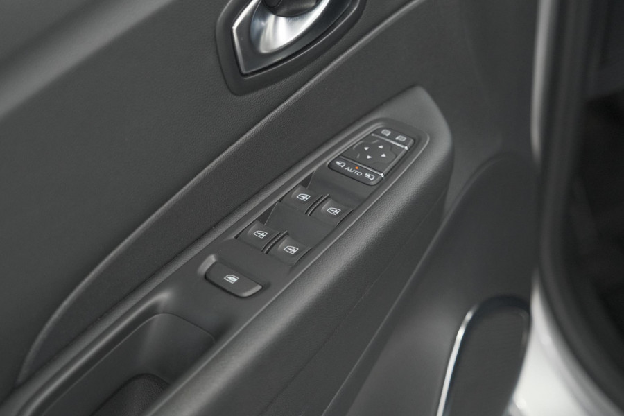 Renault Captur TCe 90 Intens | Trekhaak | AllSeason banden | Navigatie | Parkeersensoren